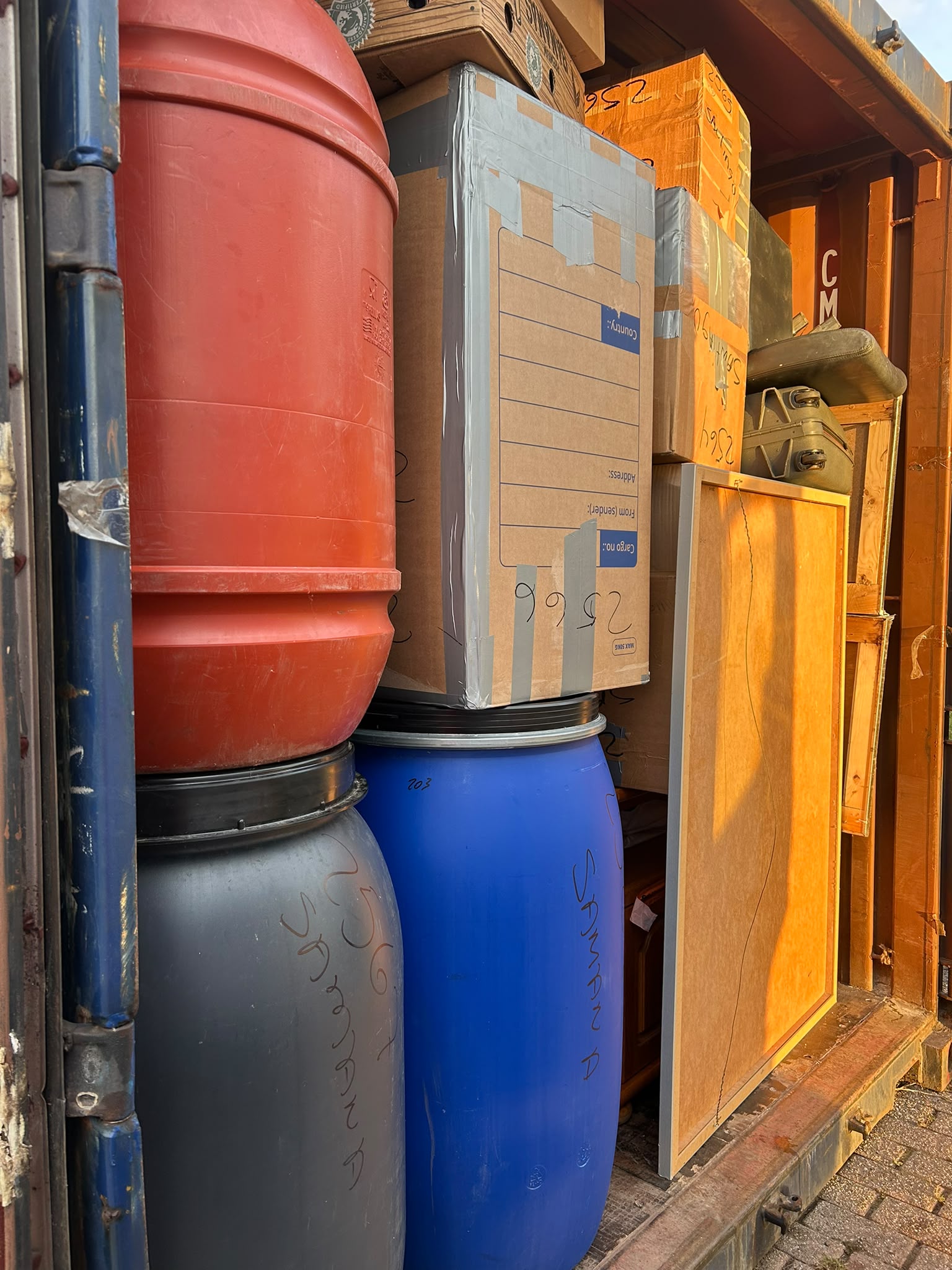 Cajas y tanques preparados para embarque